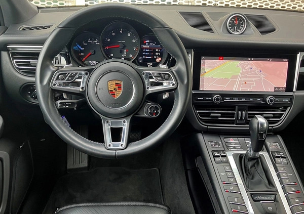 Porsche Macan cena 229000 przebieg: 95907, rok produkcji 2019 z Bytów małe 781